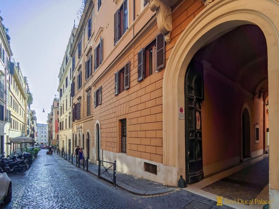 Trevi Ducal Palace 로마 외부 사진